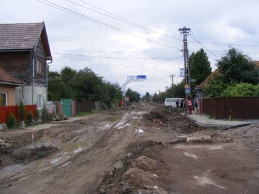 A Ştefan cel Mare utcában is kicserélték a vízvezetéket, az út helyreállítása még várat magára