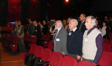 Spontánul énekelték a magyar himnuszt a résztvevők. A szerző felvétele