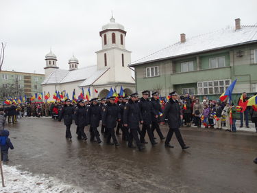 Felvonuló katonák a kézdivásárhelyi ünnepségen. A szerző felvétele