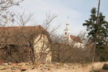 Emberek a város peremén