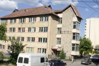 Takarékoskodik a megyei tanács
