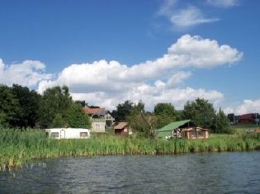 A part menti sás jótékonyan öleli körbe a tavat                                    A szerző felvételei