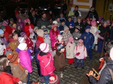 Regösök a sepsiszentgyörgyi városháza előtt                         Fotó: Szekeres Attila