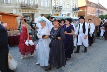 Időutazás a főtéren