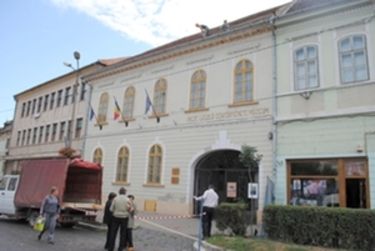 A tetővel kezdik a javítást. A szerző felvétele