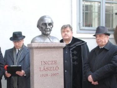 A névadó ünnepségen szobrot is avattak            Iochom István archív felvétele