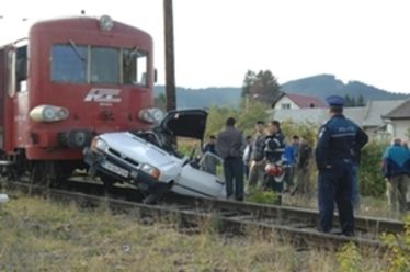 A gépkocsit magával sodorta a vonat                          Fotó: Katasztrófavédelmi Felügyelőség