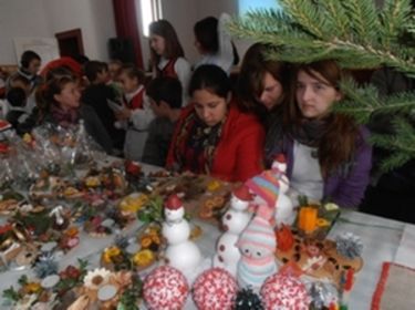 A kultúrotthonban kirakták a portékát                                                      A szerző felvétele