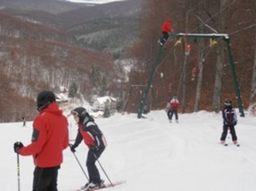 A nagy pálya teteje – sízők és szerelők. A szerző felvétele