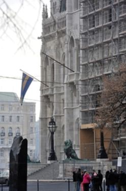 Székely zászló a Parlamenten