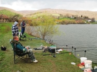 Nem zavarta a szél és az eső a vérbeli horgászokat