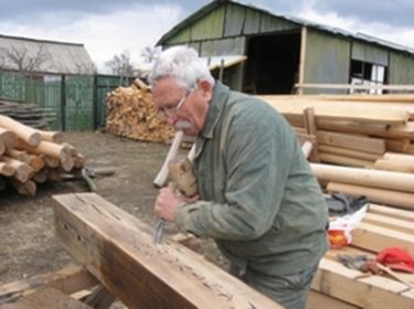 Gőzerővel dolgozik a kopjafadoktor