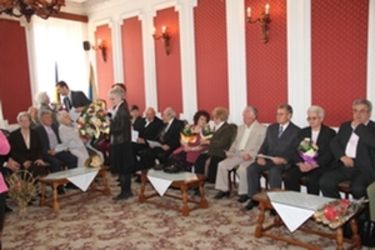 Aranylakodalmasok az esketőteremben                       Albert Levente felvétele