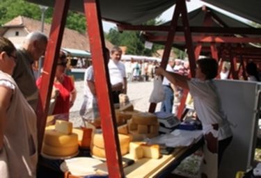 Kelendőek voltak a finomabbnál finomabb sajtok   ALbert Levente felvétele