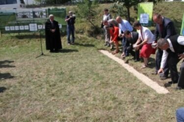 Jelképes alapkőletétel                               Albert Levente felvétele