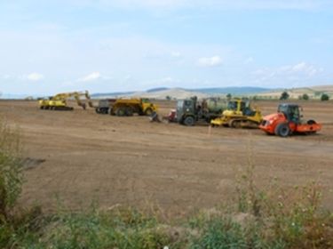 Állnak a nehézgépek. A szerző felvétele