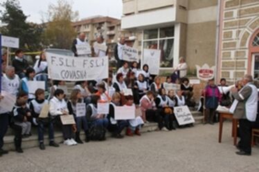 A prefektúra előtt tüntettek. Albert Levente felvétele