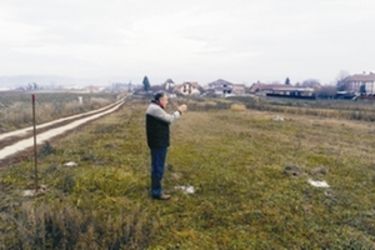 Pár napja itt még kerítés volt – mutatja Petri József. A szerző felvétele