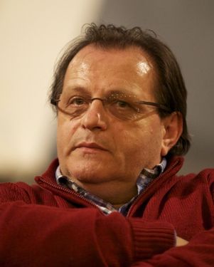 Fények és árnyékok között (Színházi tükör)