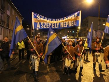 Tiltakozó felvonulás Marosvásárhelyen 2013. március 10-én                          Albert Levente felvétele