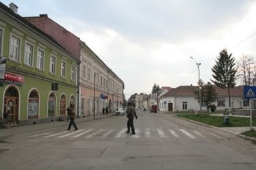 A Kossuth utcában szakaszonként változik a parkolási rend                             A szerző felvétele