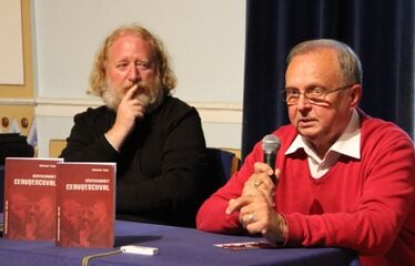 Sarány István és Hodicska Tibor a megyei könyvtárban                                       Albert Levente felvétele