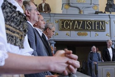 Tiltakozó akción Verespatak unitárius templomában
