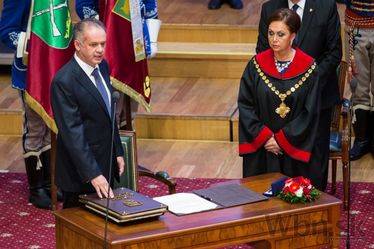 Andrej Kiska leteszi a hivatali esküt