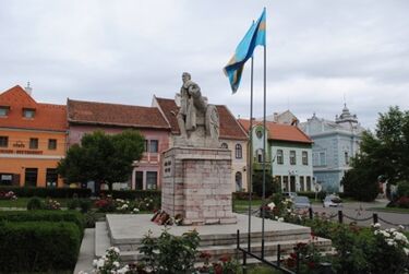 Még helyükön a zászlók              A szerző felvétele