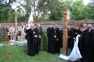 Leleplezik a kopjafát