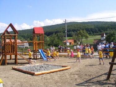 Birtokba vették az új játszóteret a gyermekek                                  A szerző felvétele
