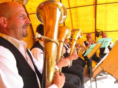 Az árkosi fúvósok, vezetőjük Váncsa Mátyás. A szerző felvétele