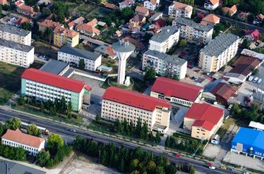 Légifelvétel a fejlesztés előtt álló iskoláról. Fotó: Nánia István
