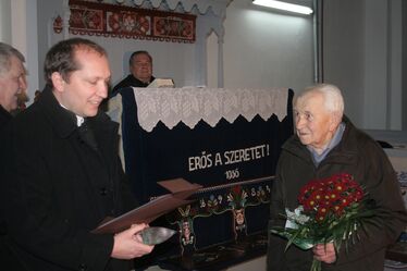 Demeter László méltatja Máthé Ferencet. A szerző felvételei