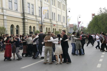 A táncoktatástól a Szőllősy-bálig