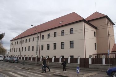 Új köntösben az egykori traktoriskola. Albert Levente felvétele