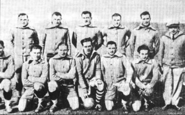 Az 1930-as vb román csapata – az álló sorban az első Kovács Miklós