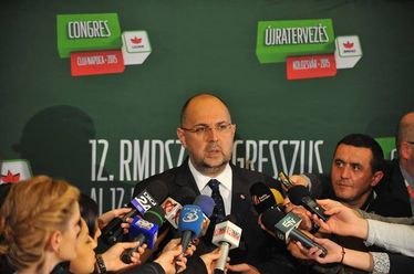 Nyilatkozik a régi-új elnök.  Fotó: Biró István