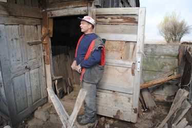 Bakk Csia Ede a kárt méri fel. A szerző felvétele