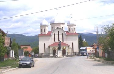 Templom és szobor Vajnafalván. A szerző felvétele