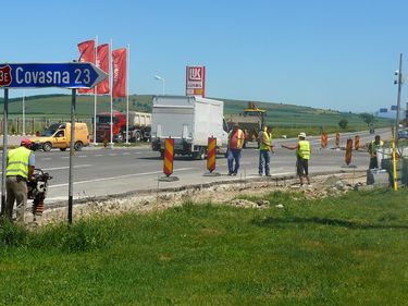 Folyik a munka az útkereszteződésben. A szerző felvétele