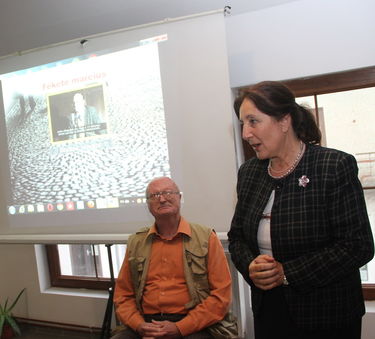 Kincses Előd és Smaranda Enache a sepsiszentgyörgyi könyvbemutatón. Albert Levente felvétele