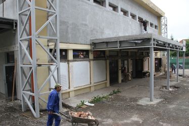Vitától terhes a román színház élete, de készül az új székháza