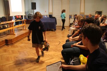 Tizenévesen is lehet robotot tervezni. Fotó: Albert Levente