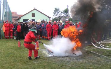 Tíz önkéntes tűzoltó-alakulat mérte össze tudását Kökösben. A szerző felvétele