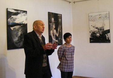 Gazda József méltatta a festményeket. A szerző felvétele