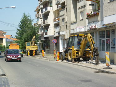 Törik fel a járdát a Gábor Áron utcában. Mózes László felvétele