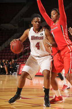 Fehérben Kim Pierre-Louis