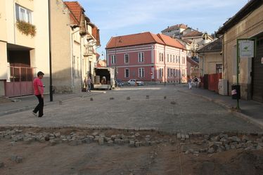 Lassan halad a Kossuth Lajos utca korszerűsítése. Albert Levente felvétele