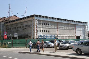Még dolgoznak a román társulatnak is otthont adó épületen